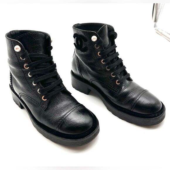 Chanel Interlocking CC Combat Pearl Leather Black Ankle Boots EU 38.5 US 7.5-8 - Picture 1 of 13